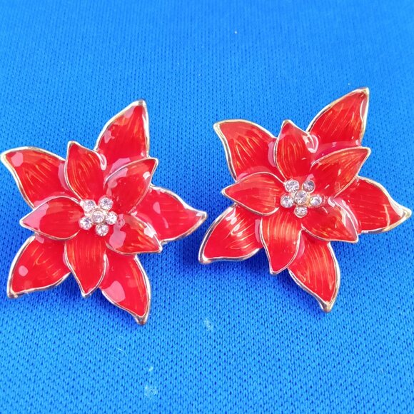 original vintage Jewelry - Vintage red enamel Christmas poinsettia earrings with rhinestones clip ons